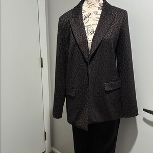 Women’s Pants and Blazer Set size medium Multicolor Cheetah / Leopard print